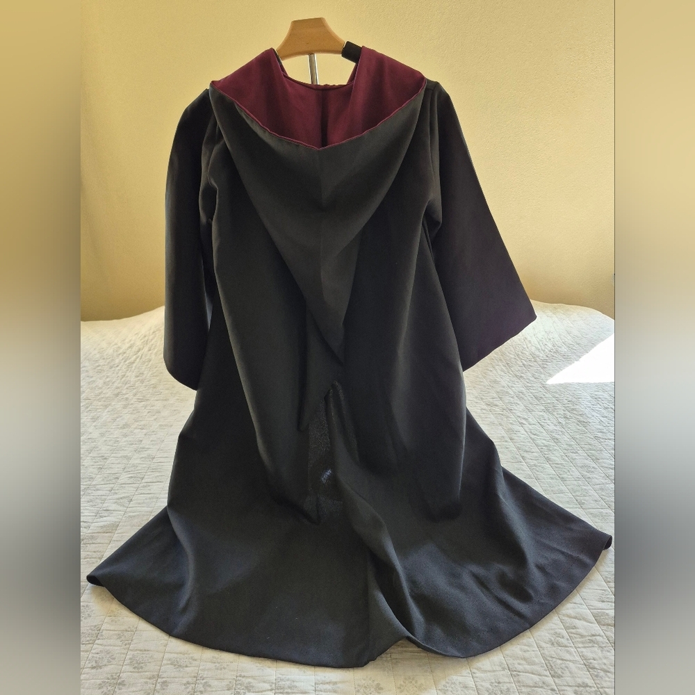 Gryffindor Youth Wizard Robe - Picture 2 of 11